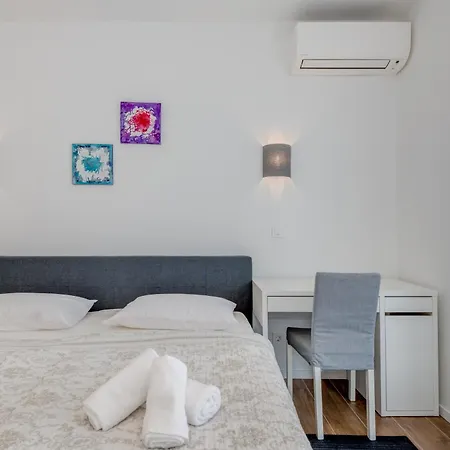 Centrally Located Apartments, Free Parking * Trogir