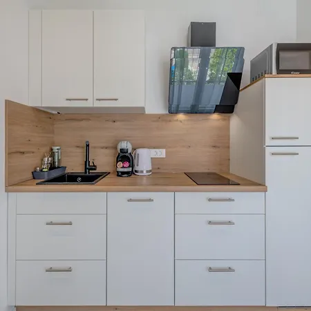 Centrally Located Apartments, Free Parking *