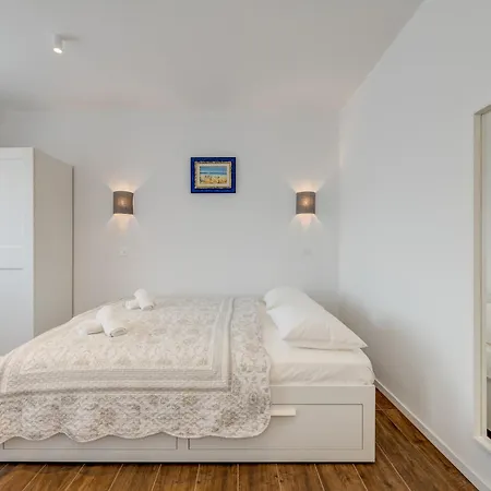 Centrally Located Apartments, Free Parking *