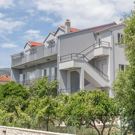 公寓 Apartments In Trogir 特罗吉尔