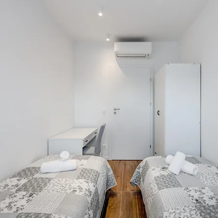 Centrally Located Apartments, Free Parking *
