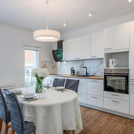 Centrally Located Apartments, Free Parking Apartment *