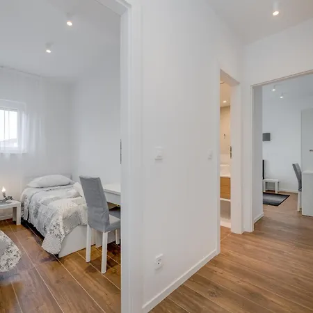 Centrally Located Apartments, Free Parking * Trogir