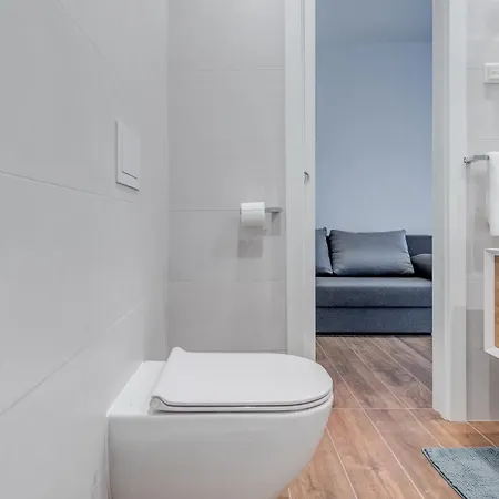 Centrally Located Apartments, Free Parking *