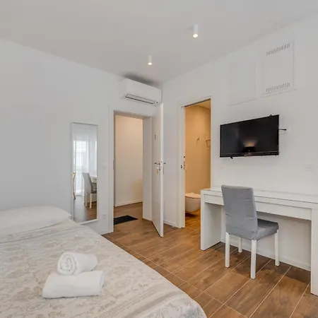 Apartman Centrally Located Apartments, Free Parking Trogir