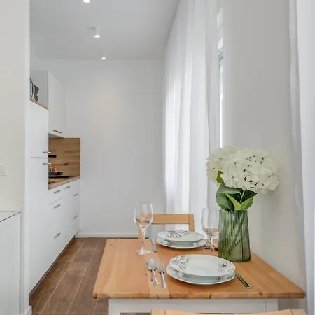 Centrally Located Apartments, Free Parking