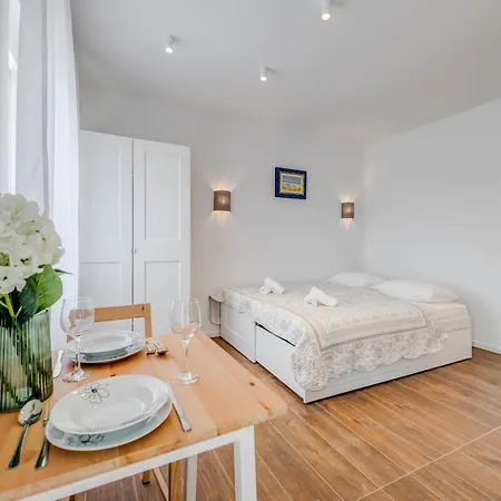 Centrally Located Apartments, Free Parking *