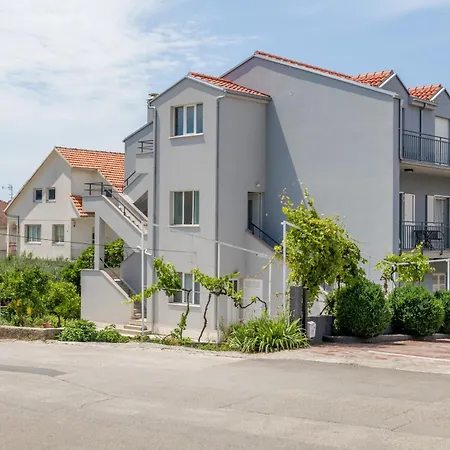 Centrally Located Apartments, Free Parking * Trogir