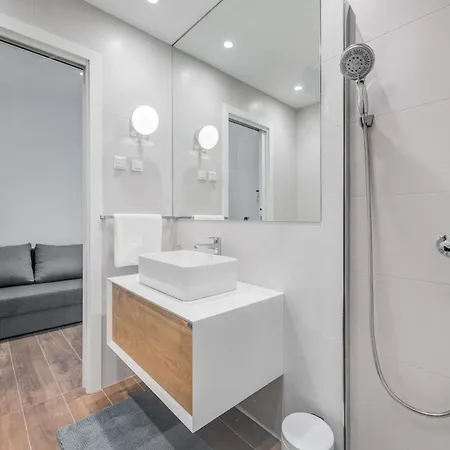 Centrally Located Apartments, Free Parking טרוגיר