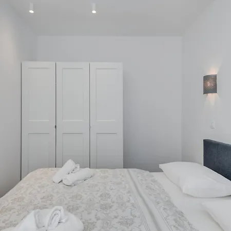 Centrally Located Apartments, Free Parking דירה *