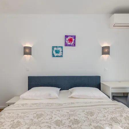 Centrally Located Apartments, Free Parking *