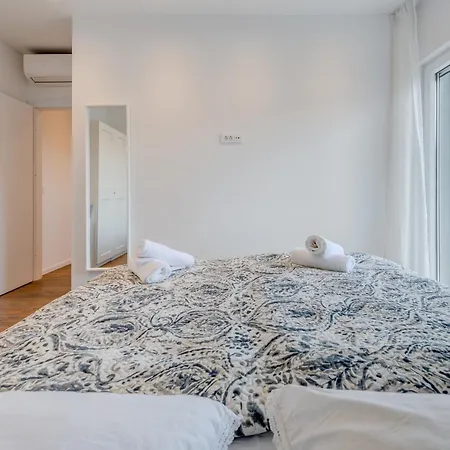 דירה Centrally Located Apartments, Free Parking