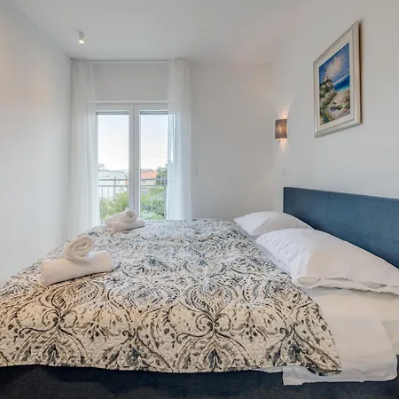 Centrally Located Apartments, Free Parking *