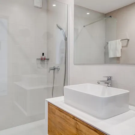 Centrally Located Apartments, Free Parking * טרוגיר